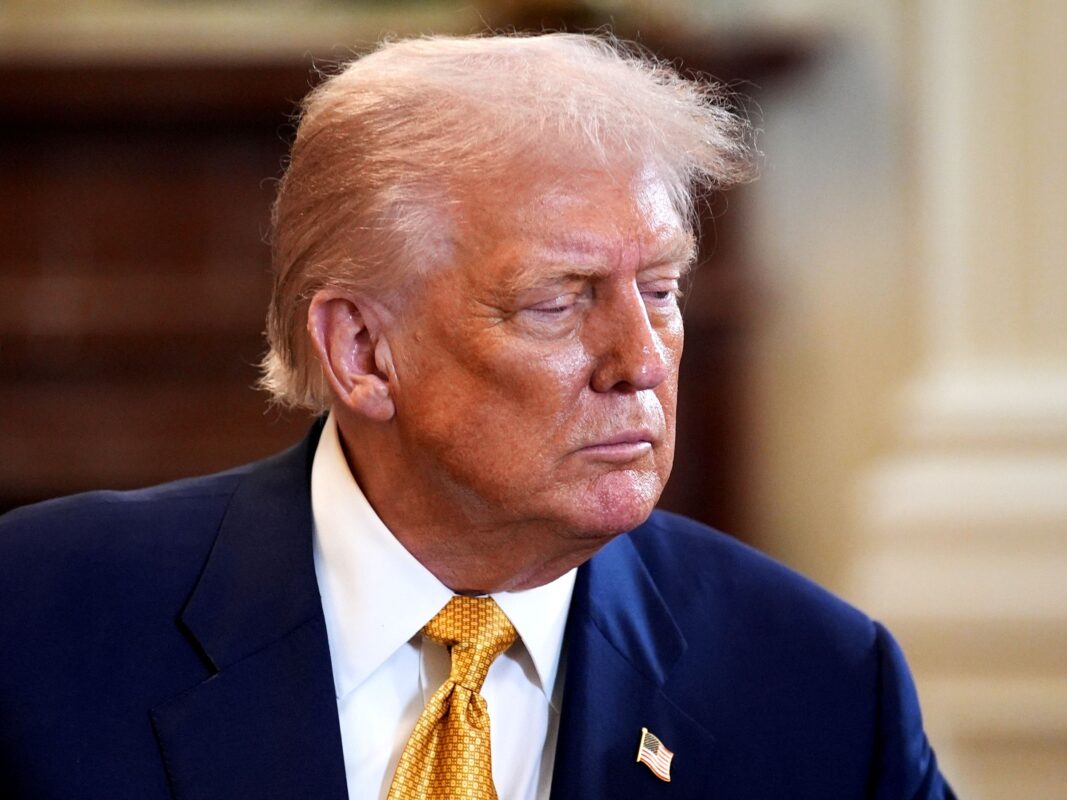Trump tuyên bố sẽ “dẹp bỏ woke” và gạt sang một bên lo ngại bản quyền trong bài phát biểu về chính sách AI