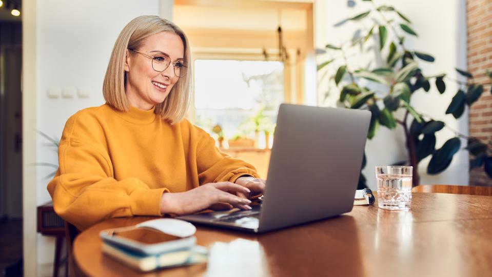 5 Bí Quyết Để Nổi Bật Khi Làm Freelancer Và Giữ Chân Khách Hàng Lâu Dài