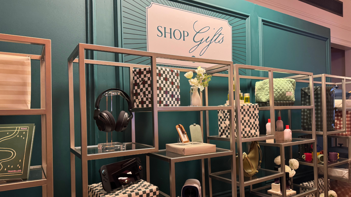 {![Ảnh các sản phẩm chụp tại một sự kiện báo chí của Google](https://lifehacker.com/imagery/articles/01K9ZHBTN2E5NDBA24VSQTFEBZ/hero-image.fill.size_1248x702.v1763071579.png)