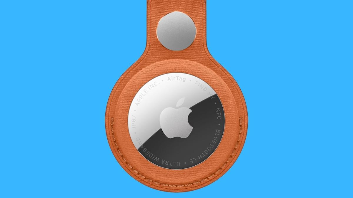 Apple vừa giới thiệu AirTag thế hệ thứ hai với khả năng định vị được cải thiện và phạm vi hoạt động mở rộng hơn. Mẫu AirTag mới này có thiết kế giống hệt thế hệ đầu tiên và được bán với cùng mức giá: 29 USD cho một chiếc hoặc 99 USD cho gói bốn chiếc tại cửa hàng chính thức của Apple. Theo thông báo từ Apple, nếu đặt mua trực tuyến, hàng sẽ được giao vào cuối tuần này.
