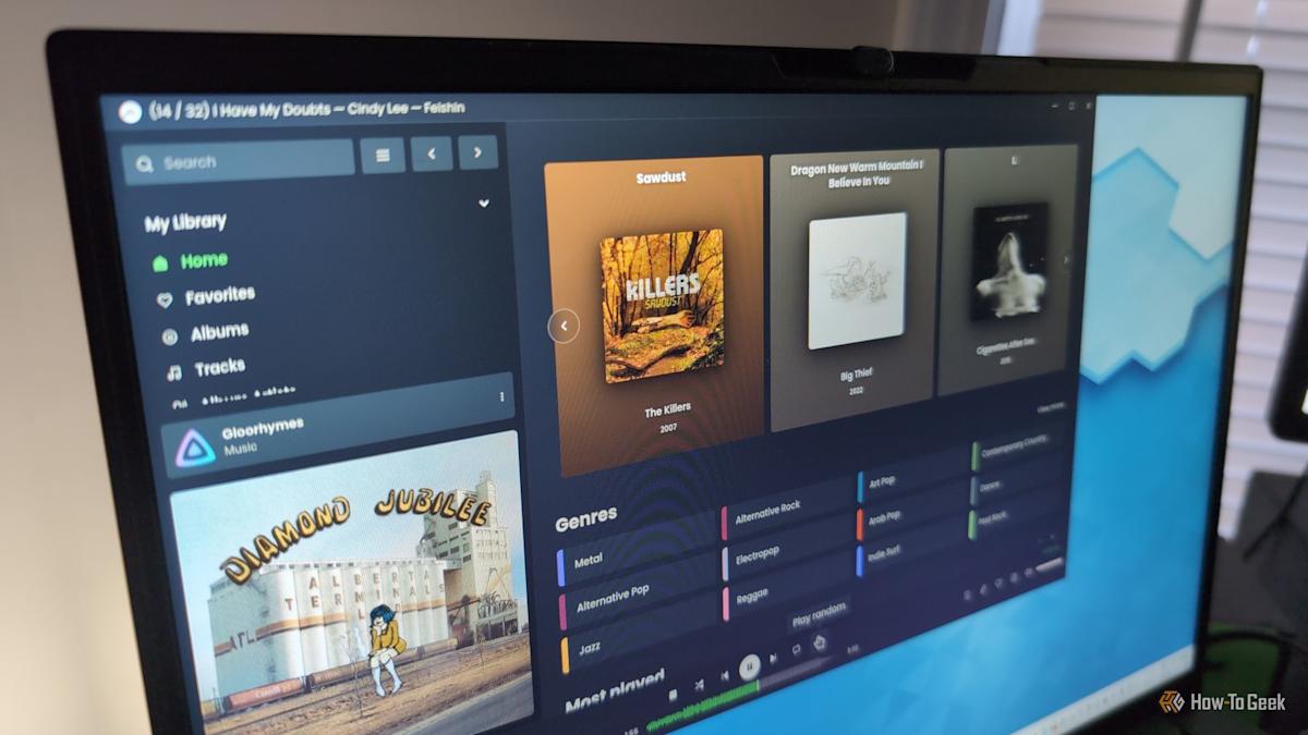 ![Một màn hình laptop hiển thị ứng dụng Feishin đang phát nhạc.](https://s.yimg.com/ny/api/res/1.2/BTjlg5IrOTW5ebVFEYGynA--/YXBwaWQ9aGlnaGxhbmRlcjt3PTEyNDI7aD02OTk-/https://media.zenfs.com/en/how_to_geek_999/4eaae1e66c9f61d0edabcff897d14b59)