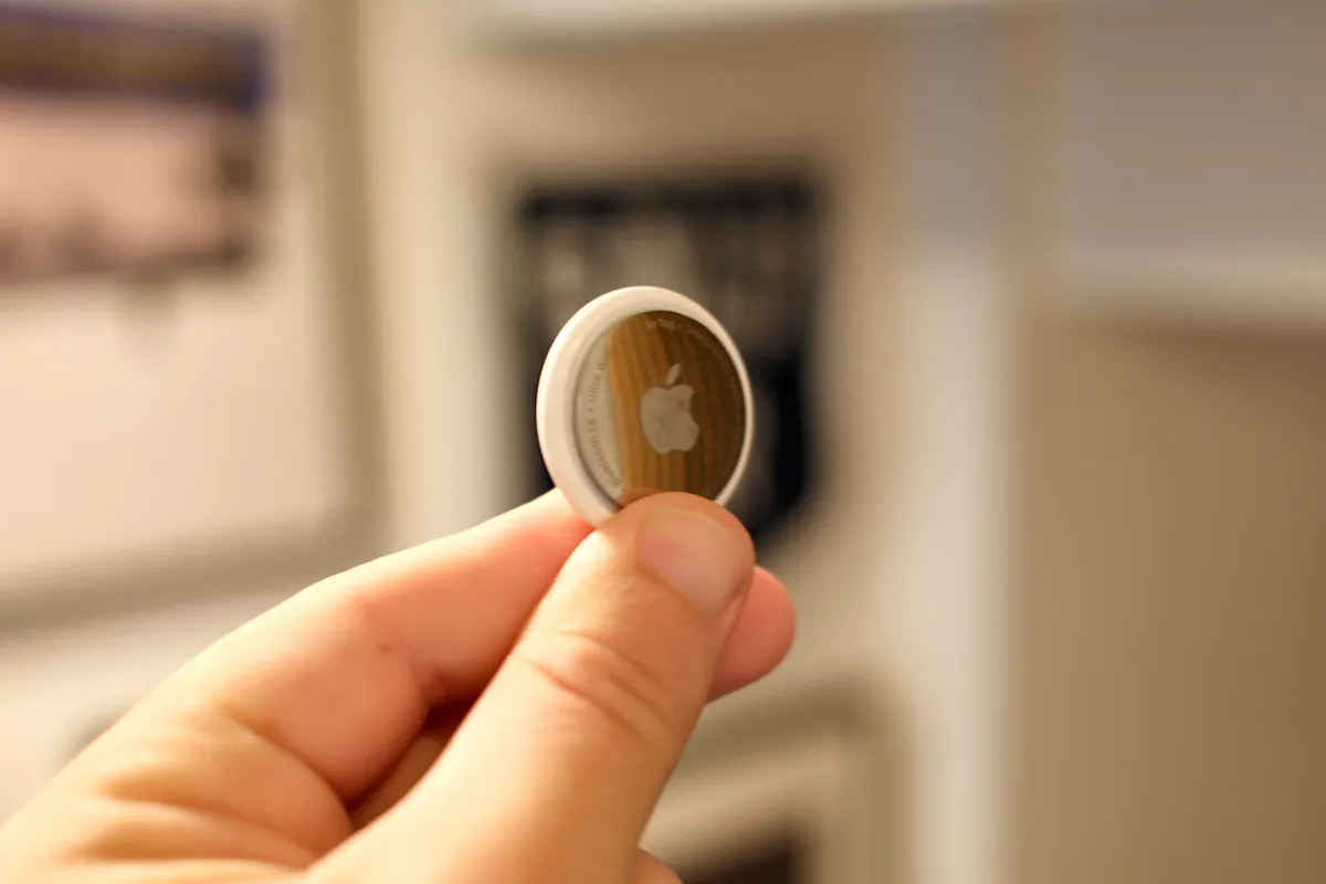 **AirTag (Thế hệ đầu tiên)**