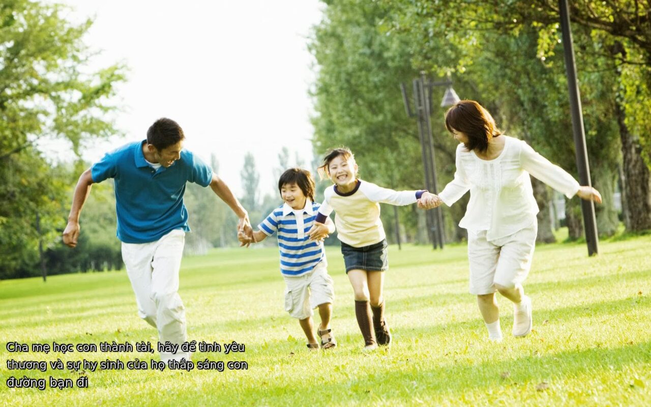 Cha mẹ học con thành tài, hãy để tình yêu thương và sự hy sinh của họ thắp sáng con đường bạn đi