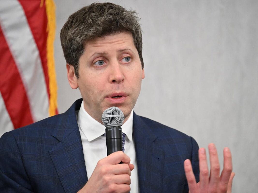 **Sam Altman phản bác các cáo buộc rằng ChatGPT tiêu thụ lượng nước và năng lượng khổng lồ**