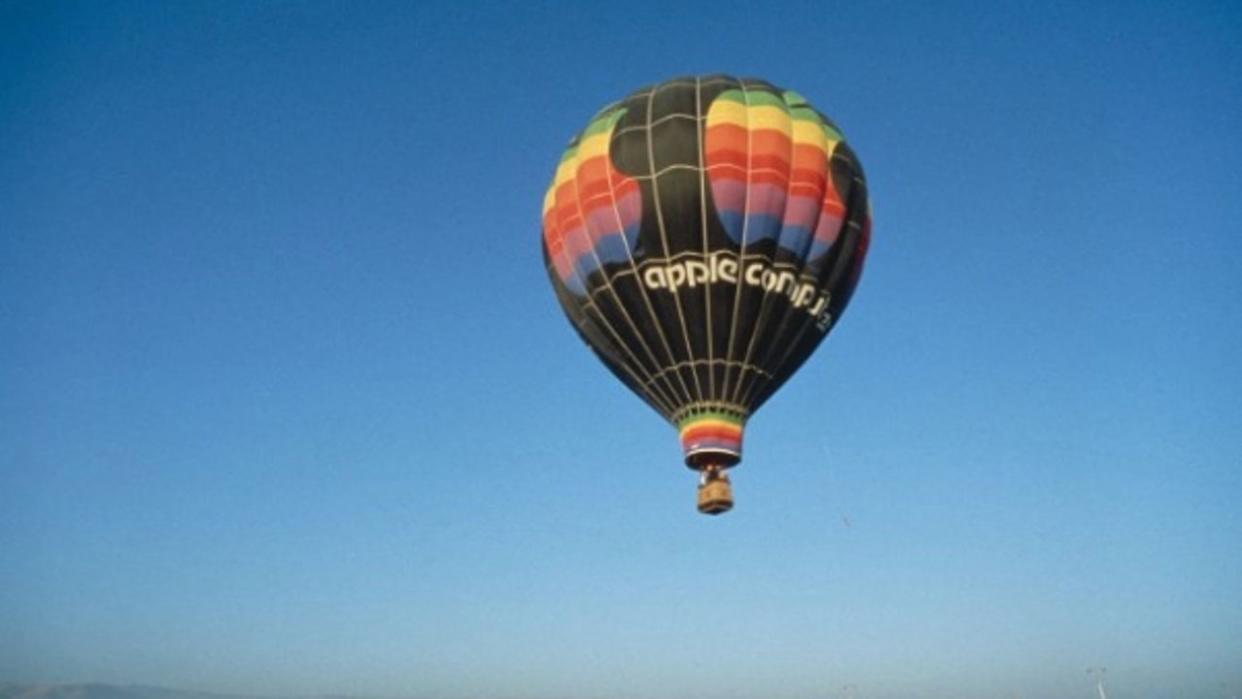 **Cuộc Đặt Cược AI của Apple: Trở Về Nguồn Gốc**