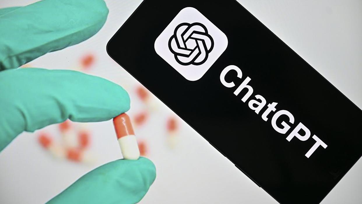 **OpenAI ra mắt ChatGPT dành cho bác sĩ**