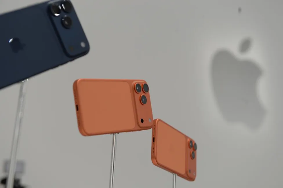 **iOS 26.5 là bản cập nhật tiếp theo dành cho iPhone — trừ phi có một bản sửa lỗi bất ngờ được phát hành trước đó — và Apple vừa chính thức xác nhận thời điểm ra mắt.**