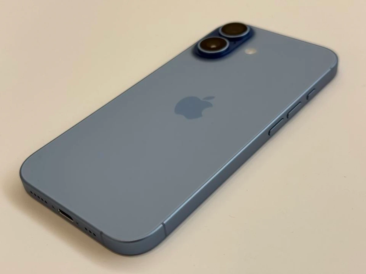 **Apple iPhone 17**