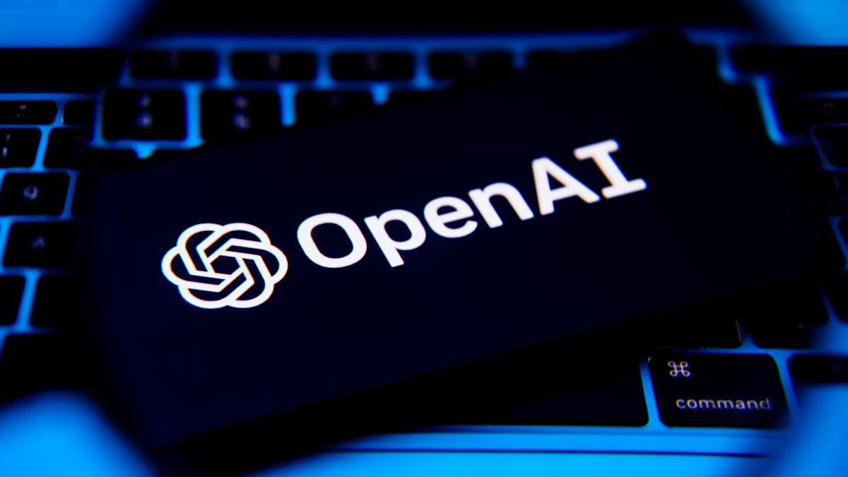 **![OpenAI logo trên điện thoại thông minh](https://s.yimg.com/ny/api/res/1.2/ShunI1x7.7s4Glc7rmY74w--/YXBwaWQ9aGlnaGxhbmRlcjt3PTEyNDI7aD02OTk-/https://media.zenfs.com/en/extreme_tech_articles_222/1da504242a4f4cbc88486b9ccda5a2be)**