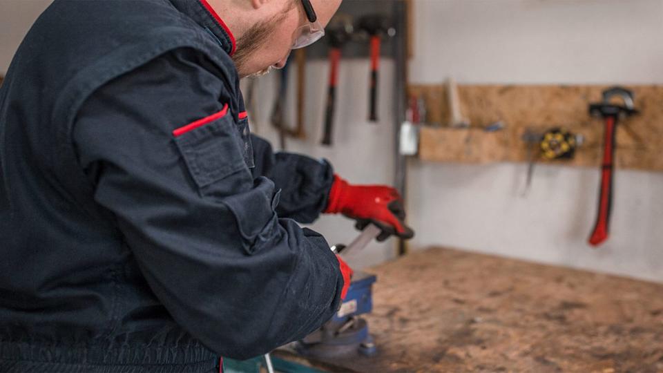 **Mẹo tự làm "bo tròn cạnh" cho MacBook**