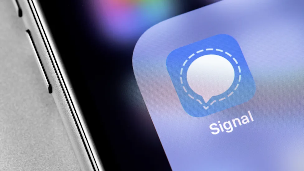 **Liệu Apple Đã Thực Sự Khắc Phục Lỗi iOS Khiến FBI Khôi Phục Được Tin Nhắn Signal Đã Xóa?**