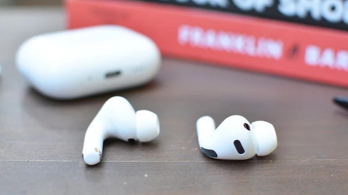 ![A pair of AirPod Pro 3 buds with their case, sitting on a desk.](https://s.yimg.com/ny/api/res/1.2/p3sIpOUhIRqv5cXP18EQdA--/YXBwaWQ9aGlnaGxhbmRlcjt3PTEyNDI7aD02OTc-/https://media.zenfs.com/en/engadget_100/db6eace7e69772631757ea20fc7e554f)