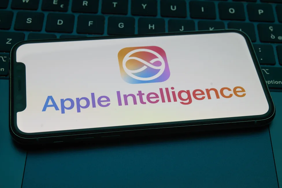 **Người dùng iPhone sẽ có thể sử dụng các công cụ AI của bên thứ ba cùng Apple Intelligence khi iOS 27 được ra mắt.**