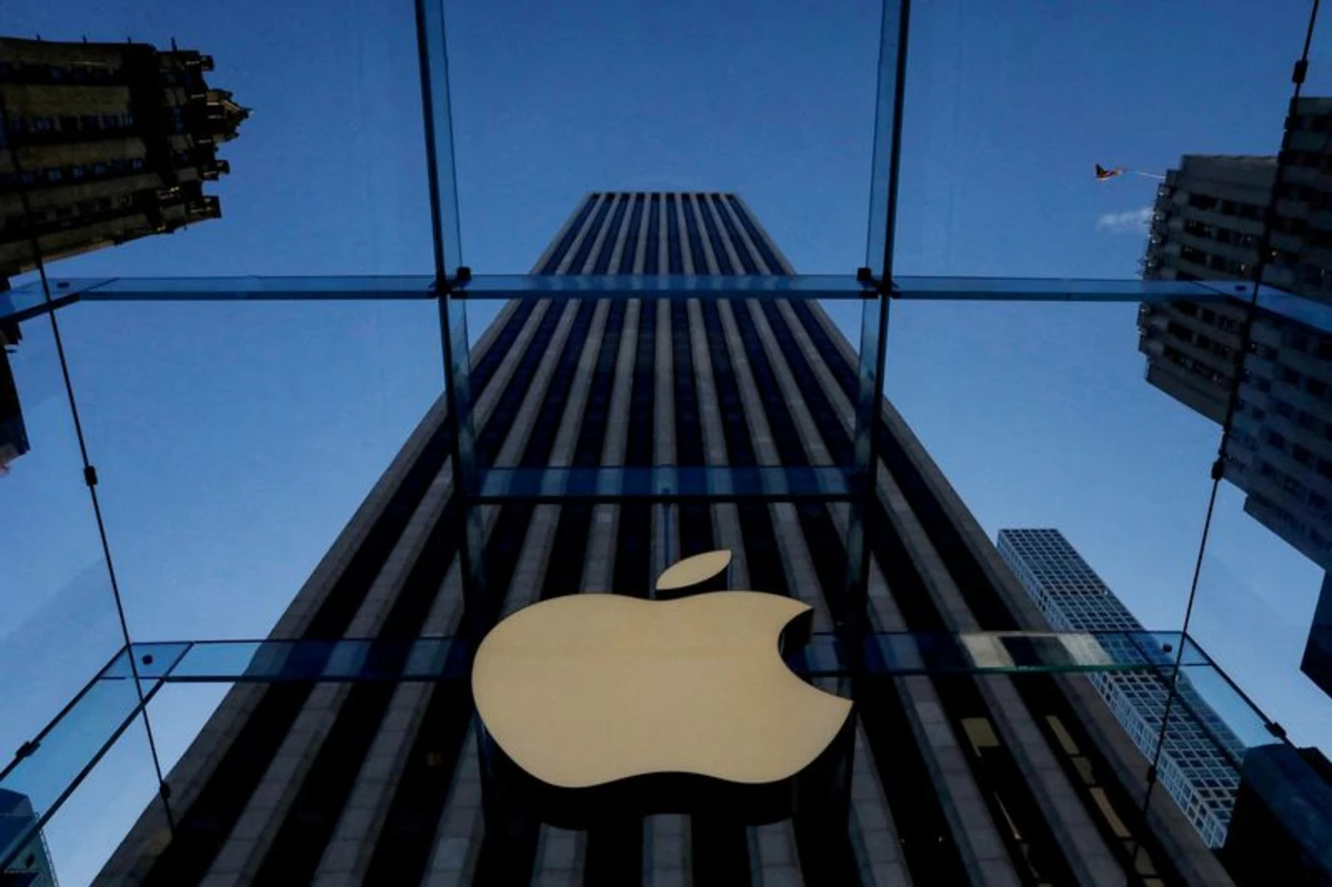 **Apple will allow users to select third‑party AI models for iOS 27**