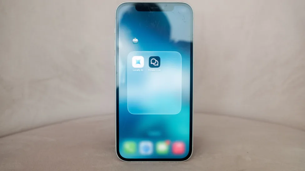 **Cách chạy chatbot AI cục bộ trên iPhone**
