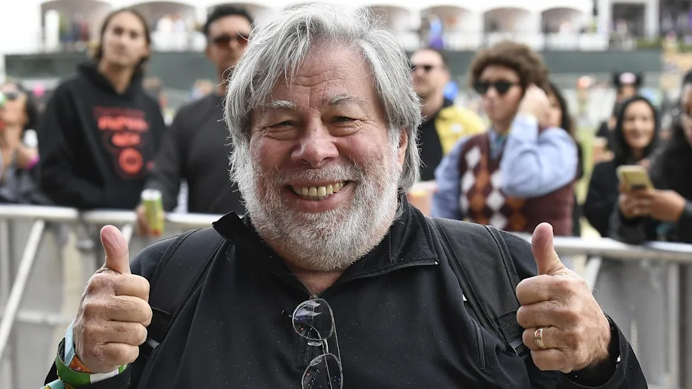 **Steve Wozniak nói “Bạn đều có AI” trong bài phát biểu tốt nghiệp tại Đại học Grand Valley State**