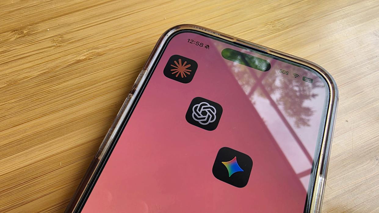 **Apple sẽ cho phép người dùng chọn mô hình AI ưa thích trong iOS 27**