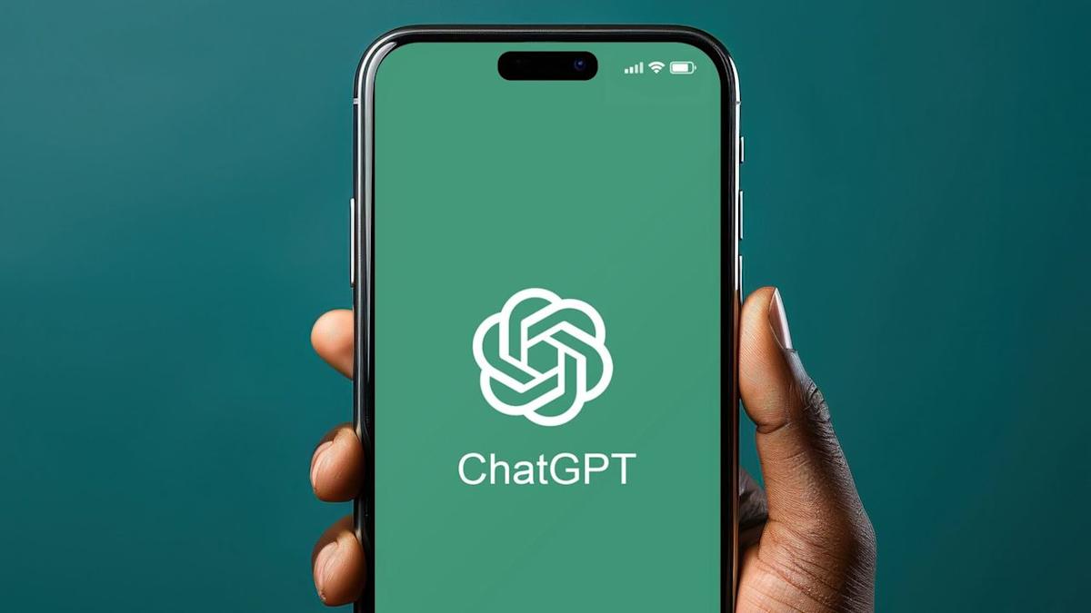 **Thiết bị AI đầu tiên của OpenAI có thể thực sự là một chiếc điện thoại sẽ ra mắt sớm hơn bạn nghĩ.**