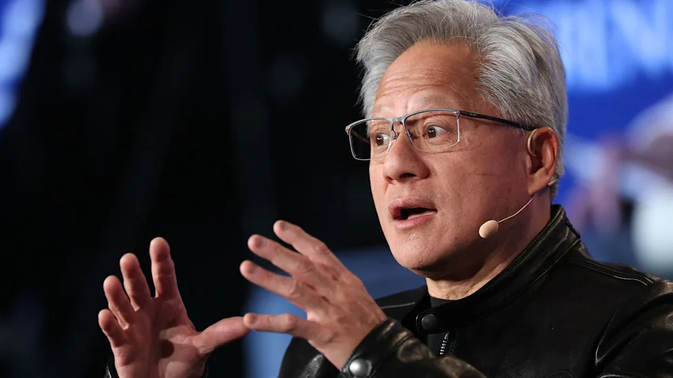 **Jensen Huang kêu gọi mở mô hình AI**