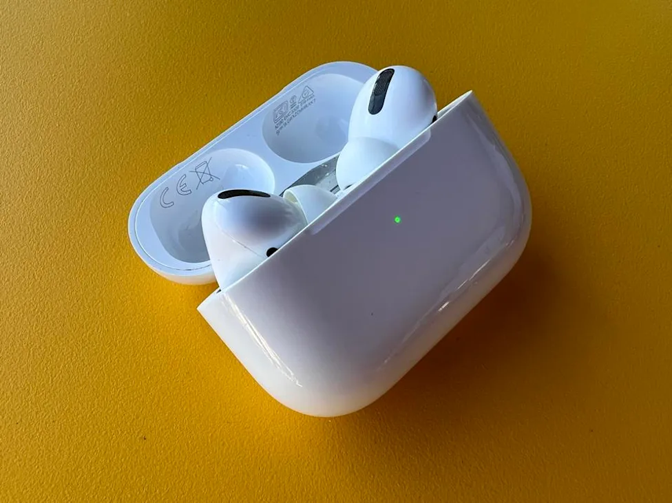 **Apple AirPods Pro — liệu phiên bản Ultra sẽ có camera tích hợp?**
