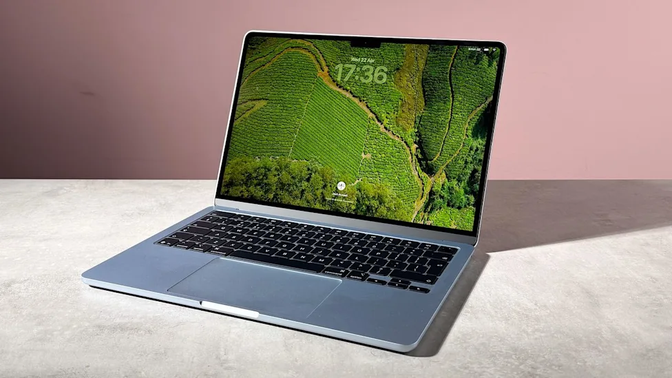 **MacBook của Apple: Tin đồn về chip M‑Series mới và một tương lai tập trung AI**