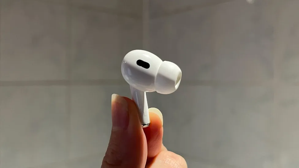 **AirPods có thể theo dõi cú ném đĩa bay**