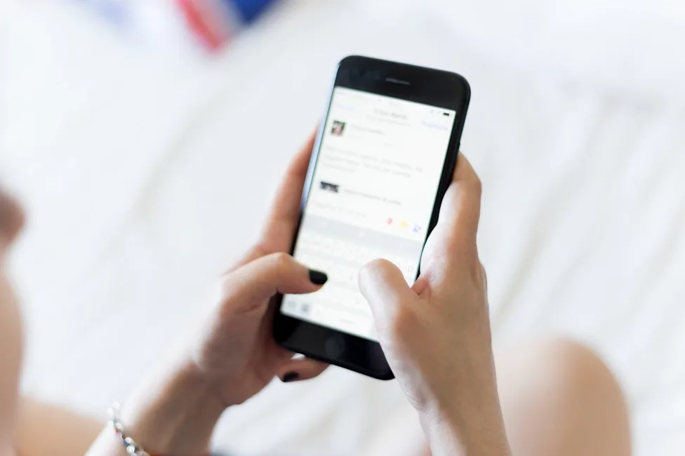 **Apple khắc phục lỗi Hide My Email đã lộ địa chỉ ẩn danh qua nhật ký trả lại của email**